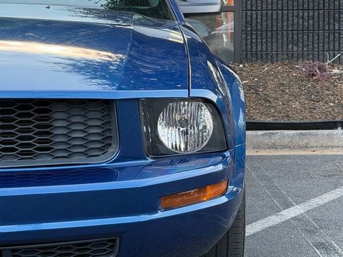 Used 2007 Ford Mustang Convertible RWD image 5