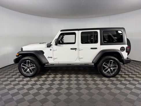 Used 2024 Jeep Wrangler Unlimited w/ Convenience Group image 9