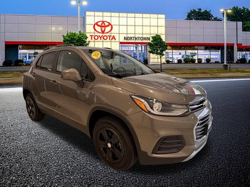 Used 2021 Chevrolet Trax LT AWD/4WD image 33
