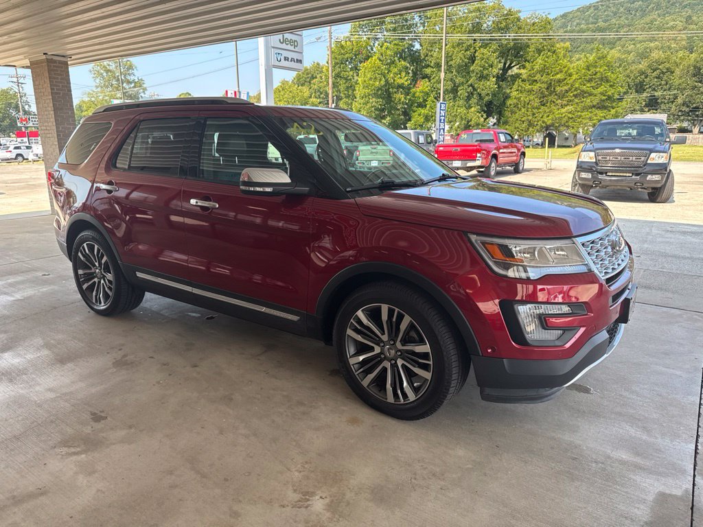 Used 2017 Ford Explorer Platinum AWD/4WD image 3