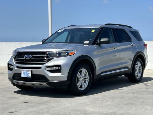 Used 2023 Ford Explorer XLT w/ Equipment Group 202A RWD image 3