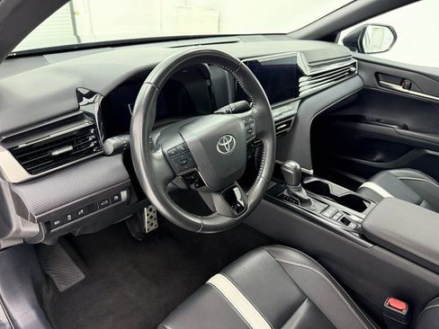 Used 2025 Toyota Camry SE image 8