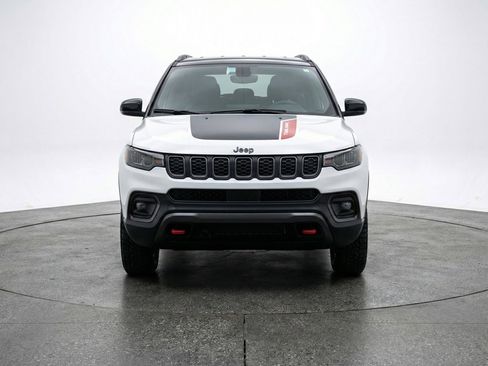 Used 2025 Jeep Compass Trailhawk image 2