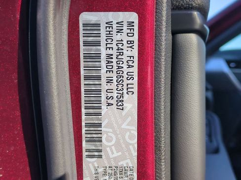 New 2025 Jeep Grand Cherokee Laredo w/ Luxury Tech Group I RWD image 36