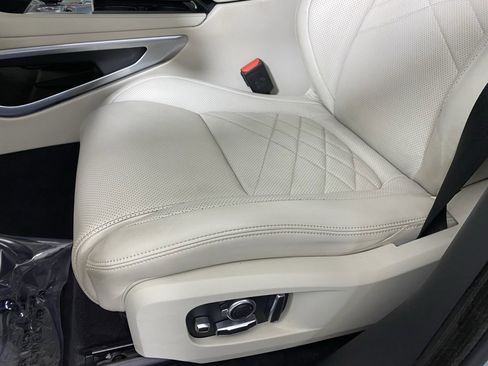 Used 2023 Jaguar F-PACE S image 20