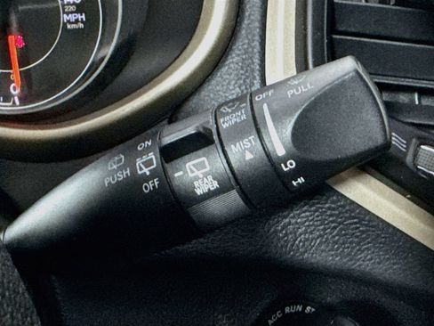 Used 2016 Jeep Cherokee Latitude FWD image 13
