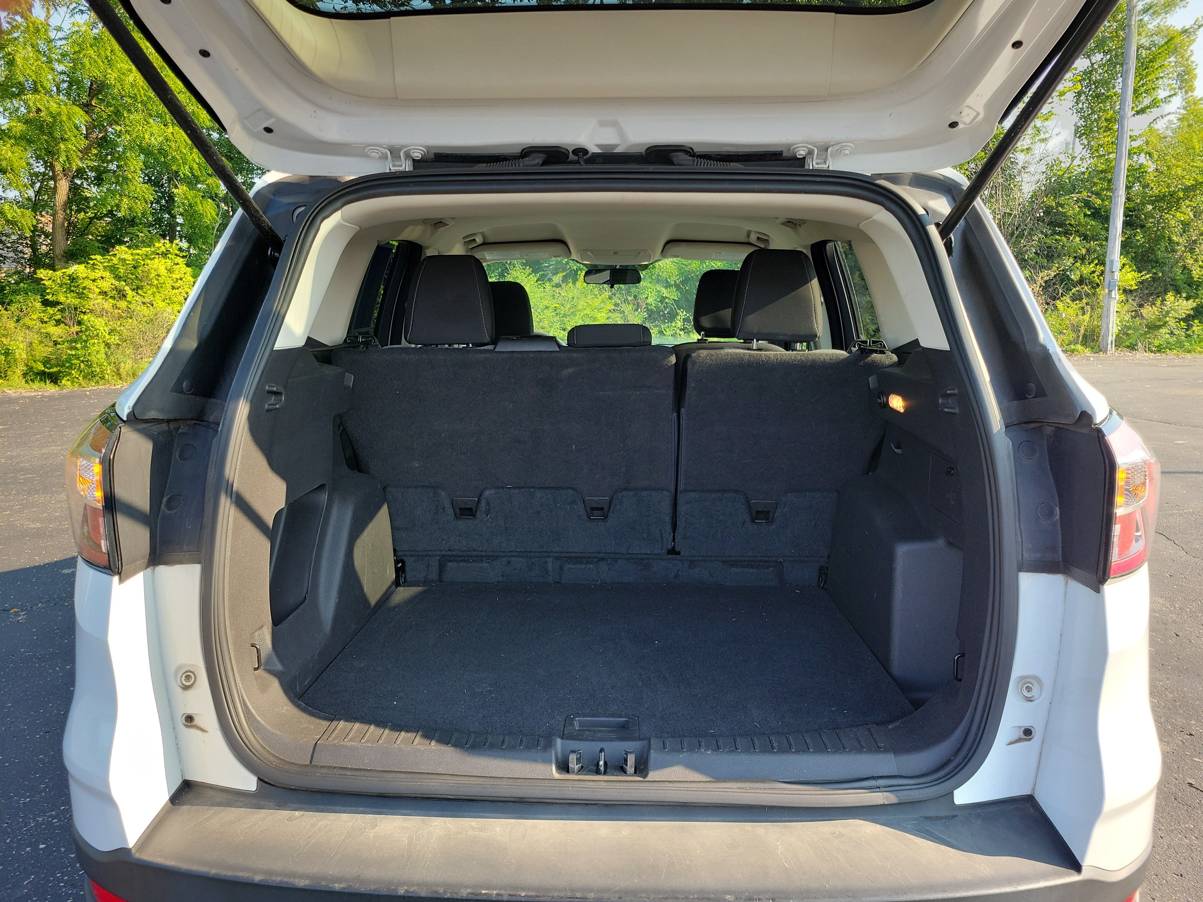 Used 2018 Ford Escape SE FWD image 8