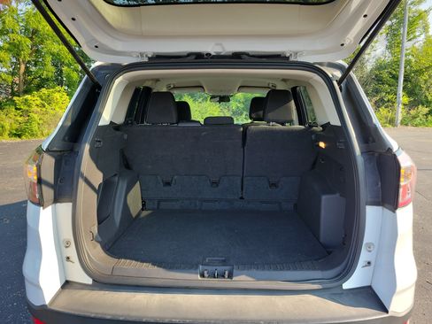 Used 2018 Ford Escape SE FWD image 8