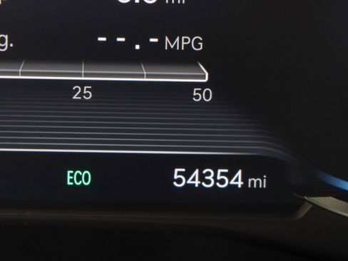 Used 2022 Genesis G70 2.0T w/ Prestige Package image 16