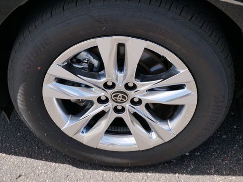 Used 2025 Toyota Sienna XLE w/ XLE Plus Package AWD/4WD image 15
