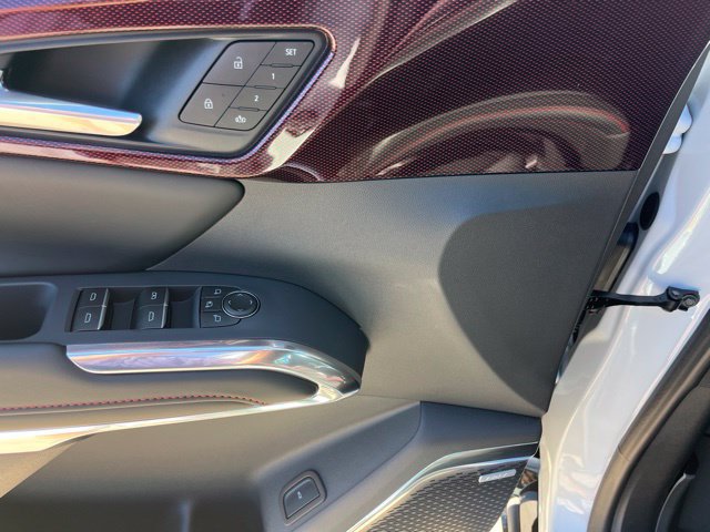 New 2027 Chevrolet Traverse RS w/ LPO, Floor Liner Package FWD image 16