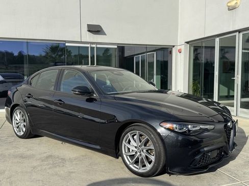 Used 2025 Alfa Romeo Giulia image 1