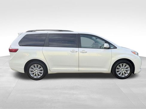 Used 2015 Toyota Sienna XLE Premium AWD/4WD image 9