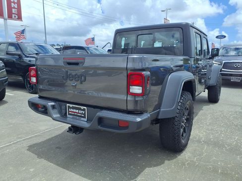 Used 2023 Jeep Gladiator Sport AWD/4WD image 4