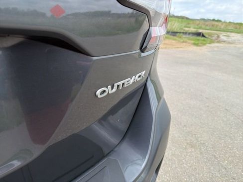 Used 2022 Subaru Outback Premium image 5