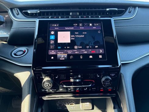 New 2025 Jeep Grand Cherokee L Altitude image 19