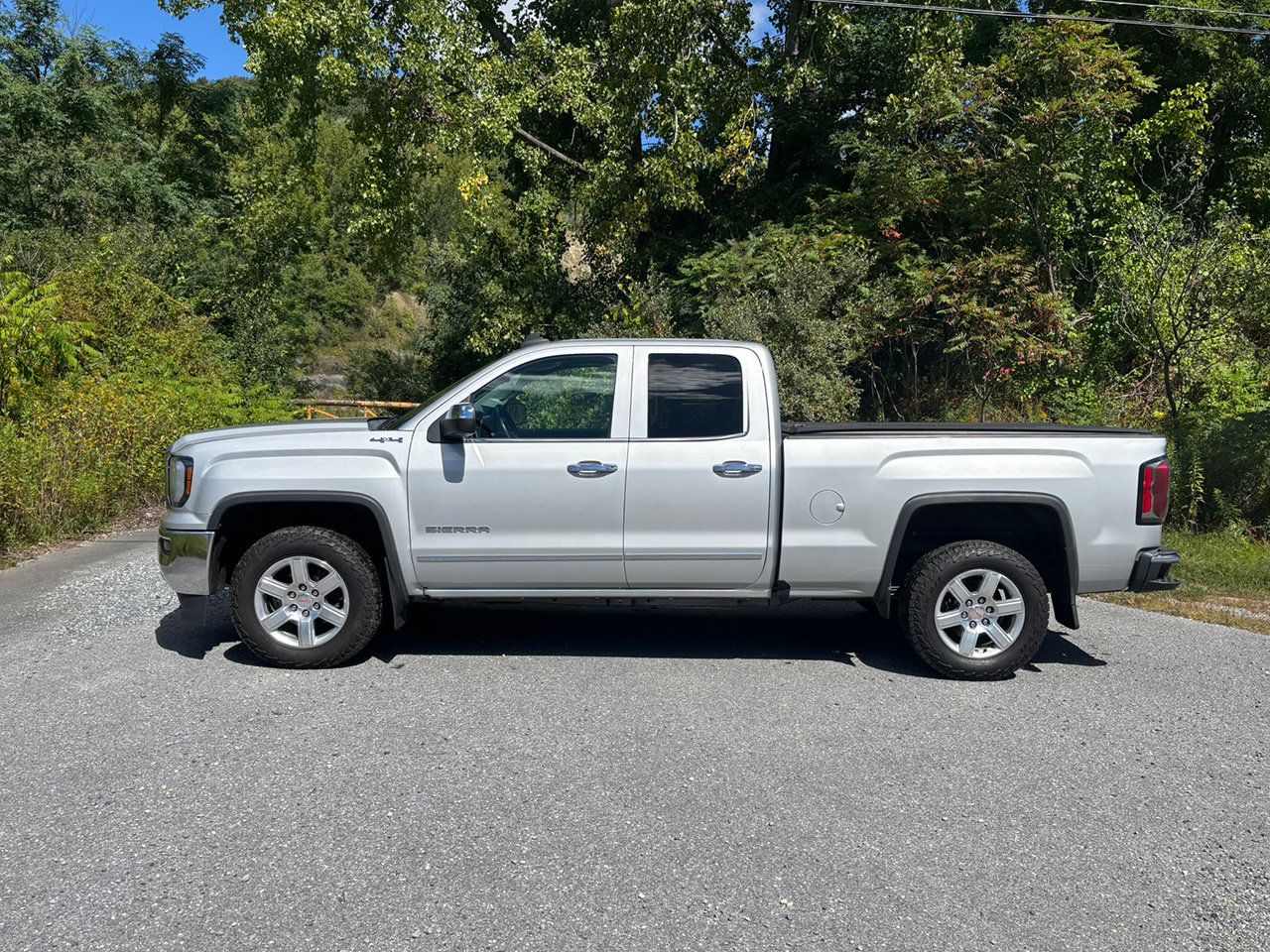 Used 2018 GMC Sierra 1500 SLT AWD/4WD image 2