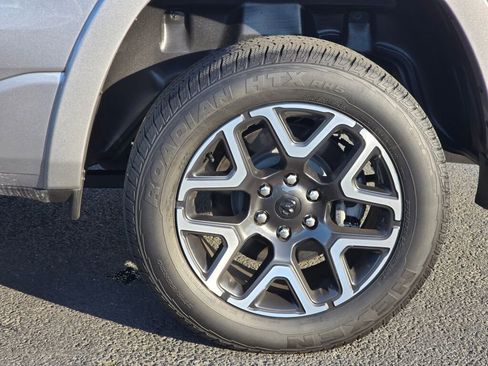 Used 2025 RAM 1500 Laramie image 12