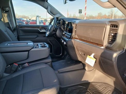 New 2026 GMC Sierra 1500 SLE image 24