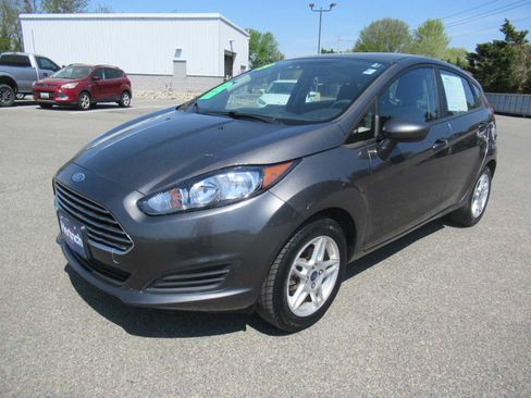 Used 2019 Ford Fiesta SE image 1