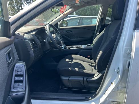 Used 2023 Nissan Rogue S AWD/4WD image 7