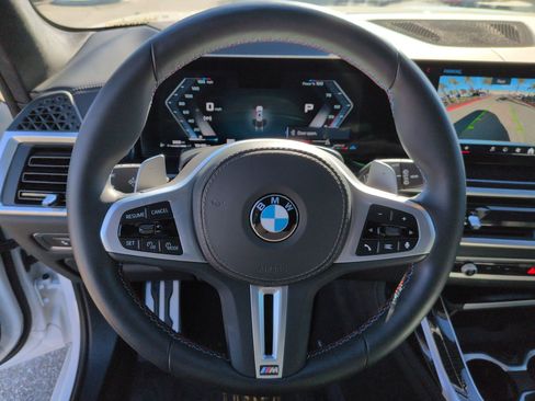 Used 2025 BMW X7 M60i w/ Executive Package image 18