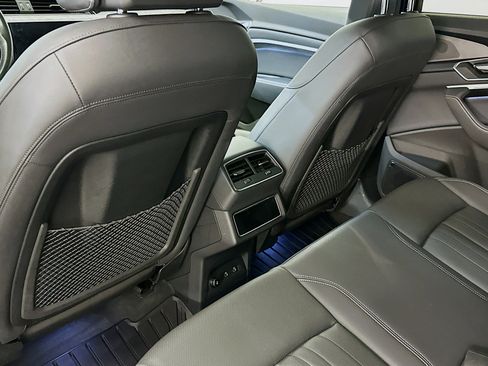 Used 2023 Audi e-tron Premium Plus w/ Premium Plus Package image 29