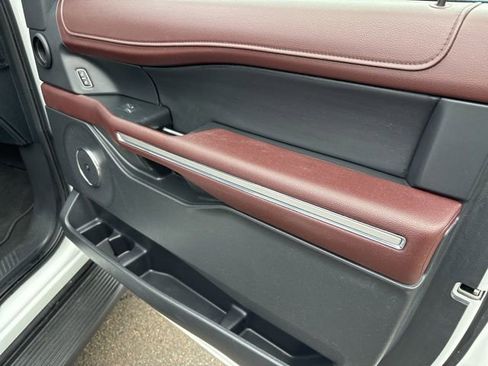 Used 2024 Ford Expedition Limited image 44