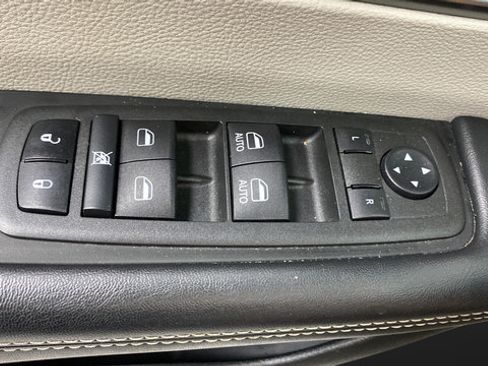 Used 2022 Chrysler Pacifica Touring-L FWD image 21
