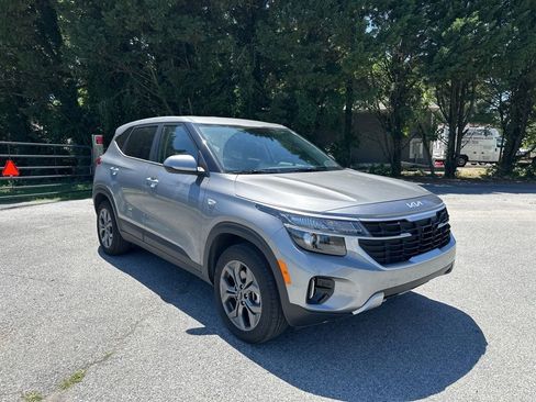 Used 2025 Kia Seltos LX AWD/4WD image 3