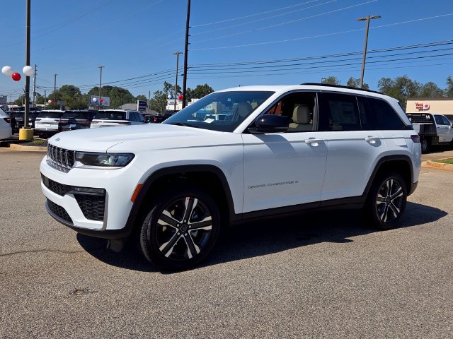 New 2027 Jeep Grand Cherokee Limited AWD/4WD image 3
