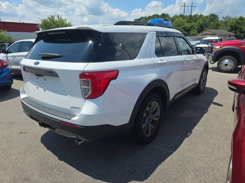 Certified 2024 Ford Explorer XLT w/ Equipment Group 202A AWD/4WD image 4