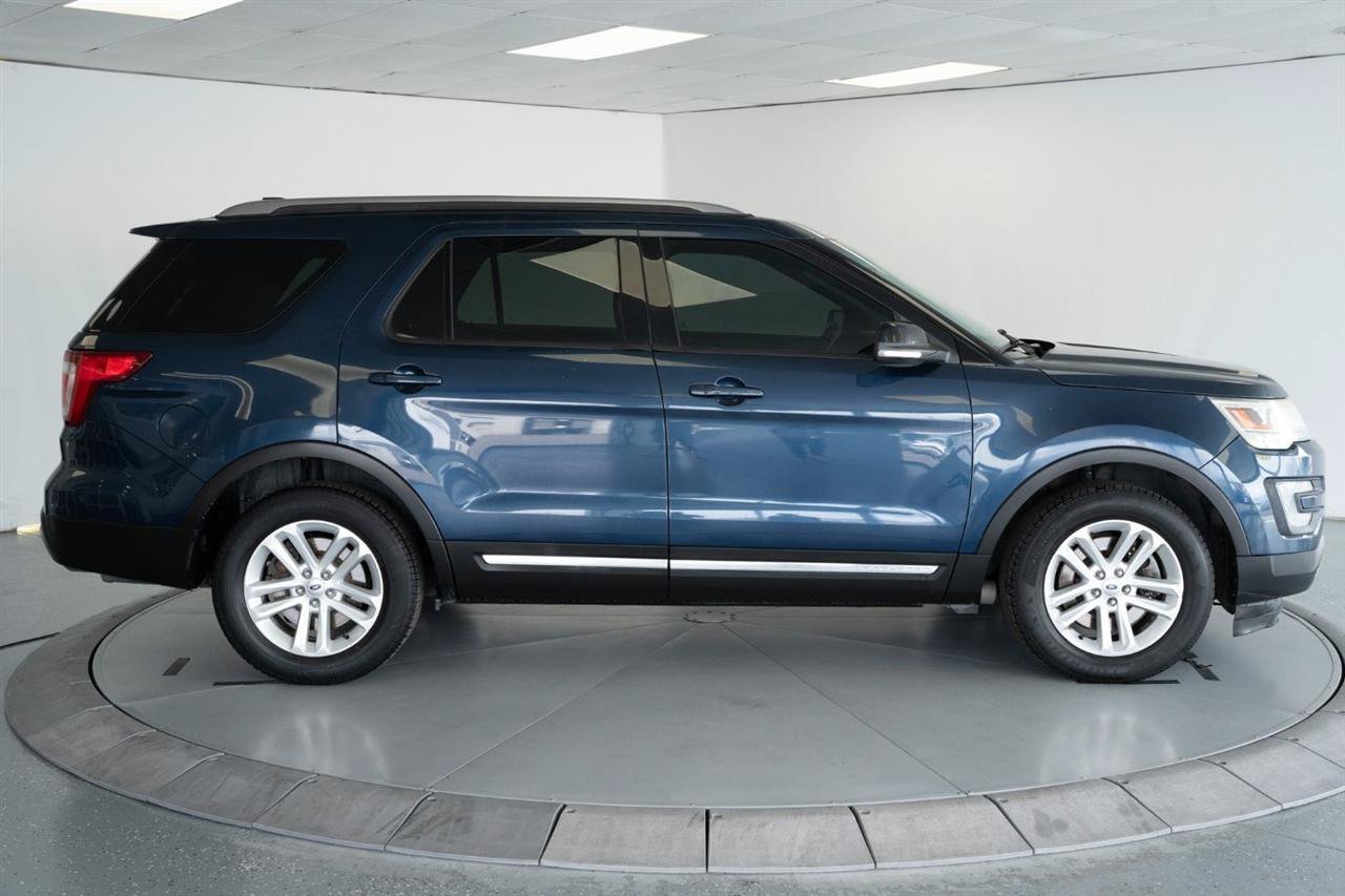 Used 2016 Ford Explorer XLT w/ Equipment Group 201A FWD image 9