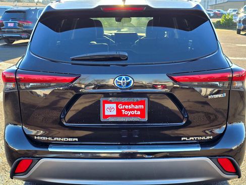 Used 2021 Toyota Highlander Platinum AWD/4WD image 13