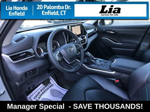 Used 2023 Toyota Highlander XLE image 16