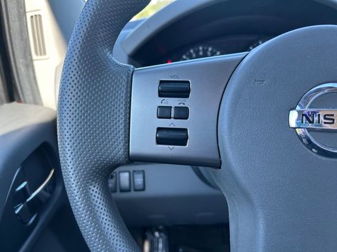 Used 2012 Nissan Frontier SV w/ SV Premium Utility Pkg AWD/4WD image 15