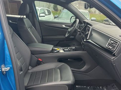 Used 2024 Volkswagen Atlas Cross Sport SEL R-Line image 8