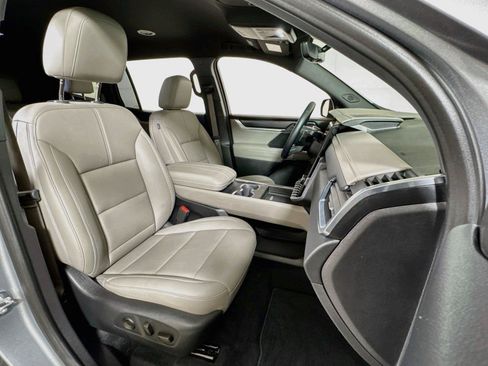 Certified 2026 GMC Acadia Elevation w/ Elevation Premium Package FWD image 28