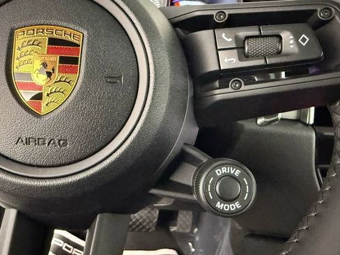 Certified 2026 Porsche Macan image 34