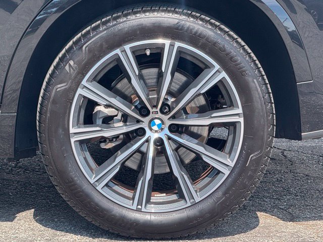 Certified 2025 BMW X5 xDrive40i w/ M Sport Package AWD/4WD image 4