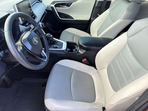 Certified 2021 Toyota RAV4 XLE Premium AWD/4WD image 5