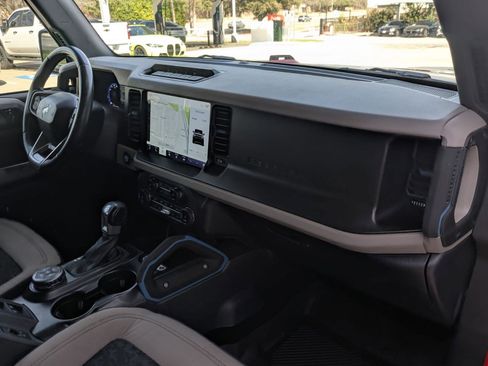 Used 2022 Ford Bronco Wildtrak image 24