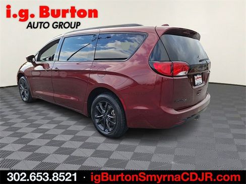 Used 2020 Chrysler Pacifica Touring-L image 4