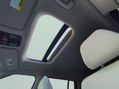 Certified 2025 Hyundai Santa Fe Limited FWD image 18
