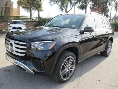 Used 2025 Mercedes-Benz GLS 450 4MATIC image 3