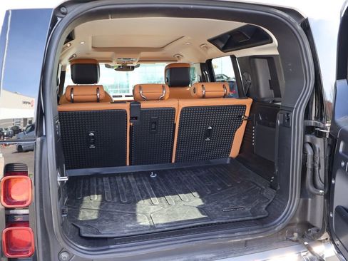 Certified 2023 Land Rover Defender 110 SE image 15