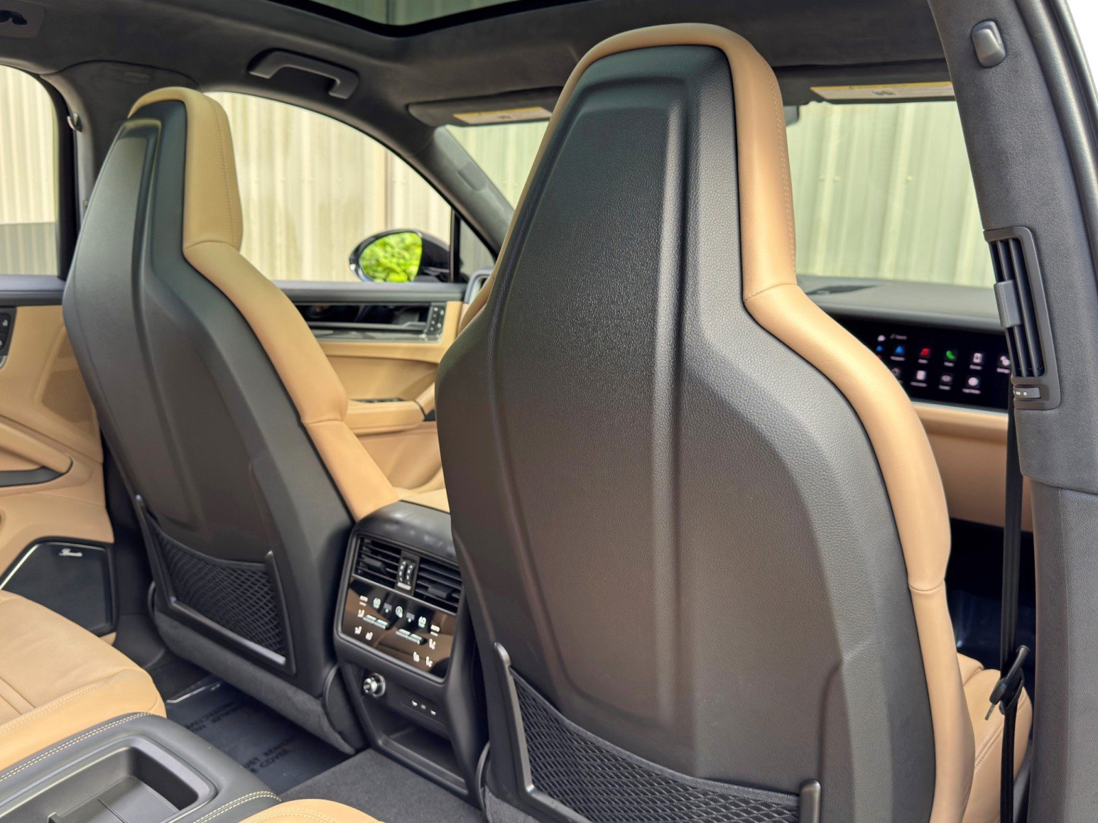 Used 2024 Porsche Cayenne Turbo AWD/4WD image 44