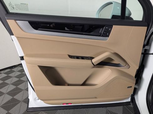 New 2026 Porsche Cayenne image 25