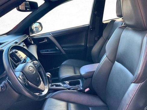Used 2016 Toyota RAV4 SE image 18