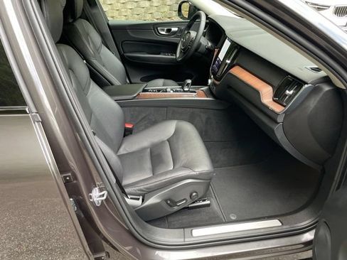 Used 2023 Volvo XC60 B5 Plus AWD/4WD image 13